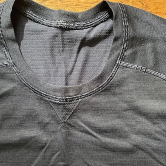 Lululemon Metal Vent Tech Short Sleeve  - Navy - Large - Picture 4 of 4